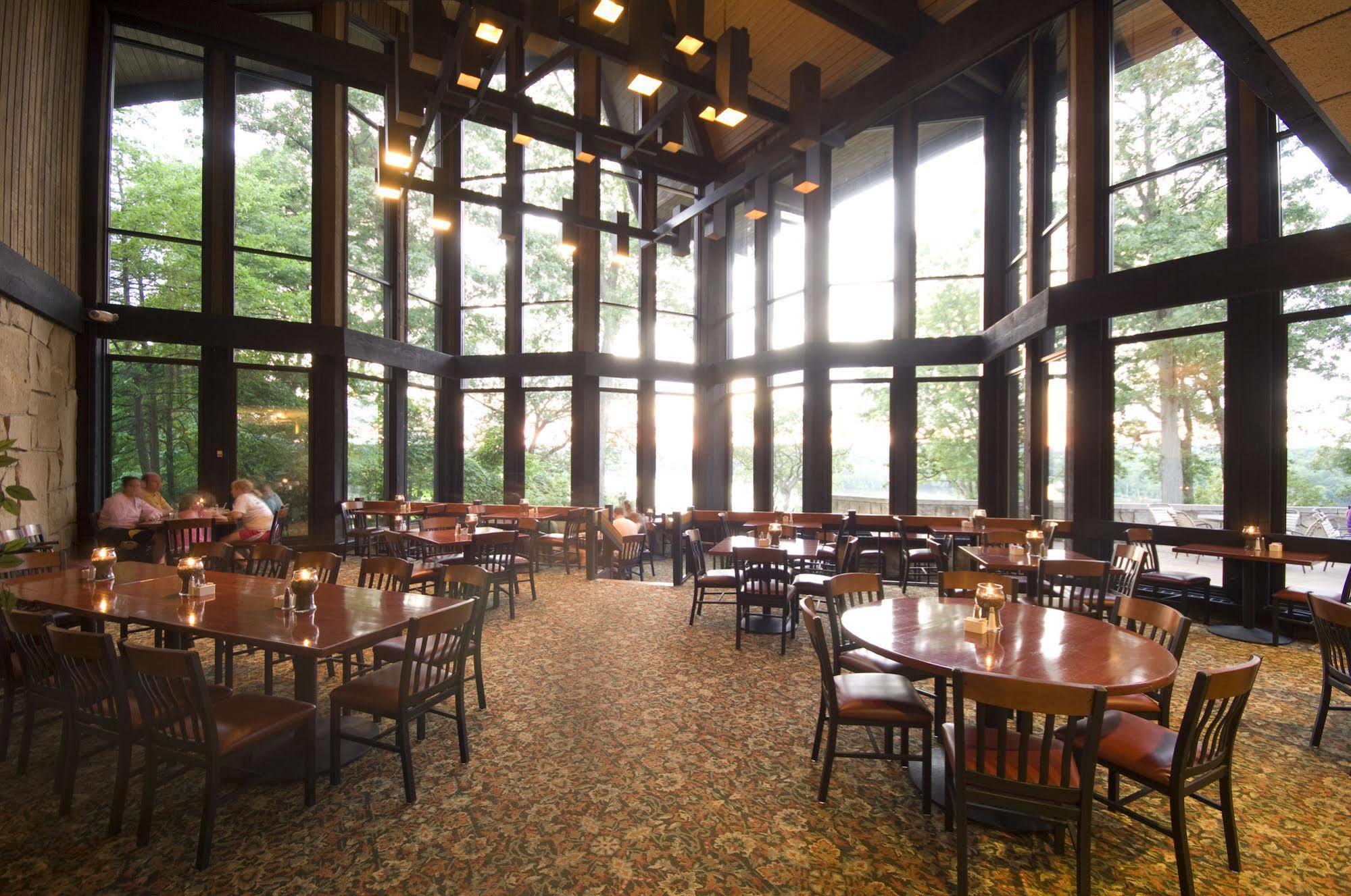 Mohican Lodge And Conference Center Perrysville Exterior photo